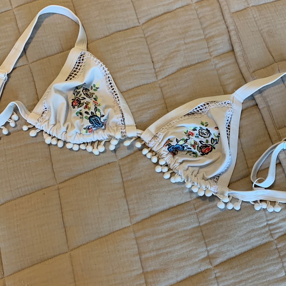 ASOS bikini top size 32DDD (runs slightly small)